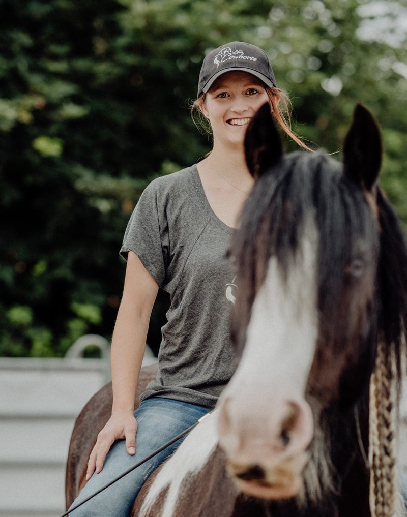 Sandy-Schilling-littlecowhorse-beritt-pferd-ausbilden-pferdetrainerin-reitlehrerin-pferdeausbilder-muensingen-reutlingen-schwaebische-alb-1